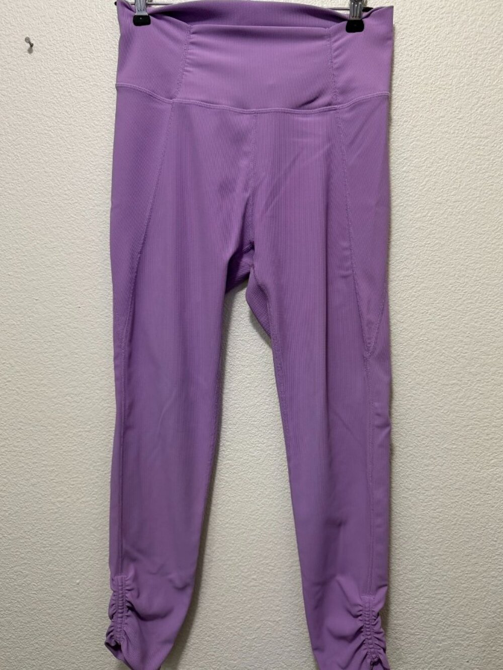 Wilo purple high waist leggings with scrunched ankles, ribbed material, L